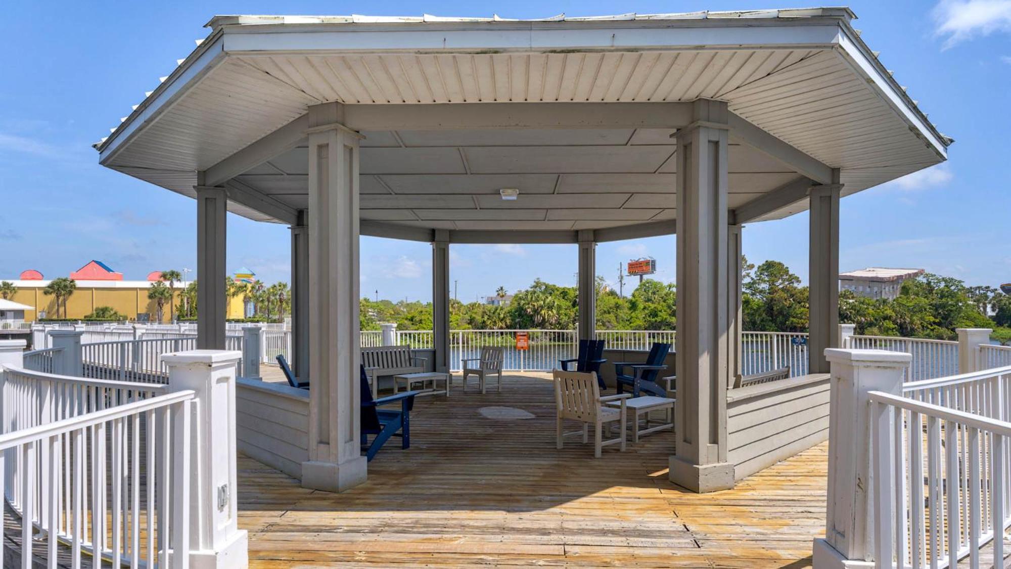 Laketown Wharf 1416! Holiday home *