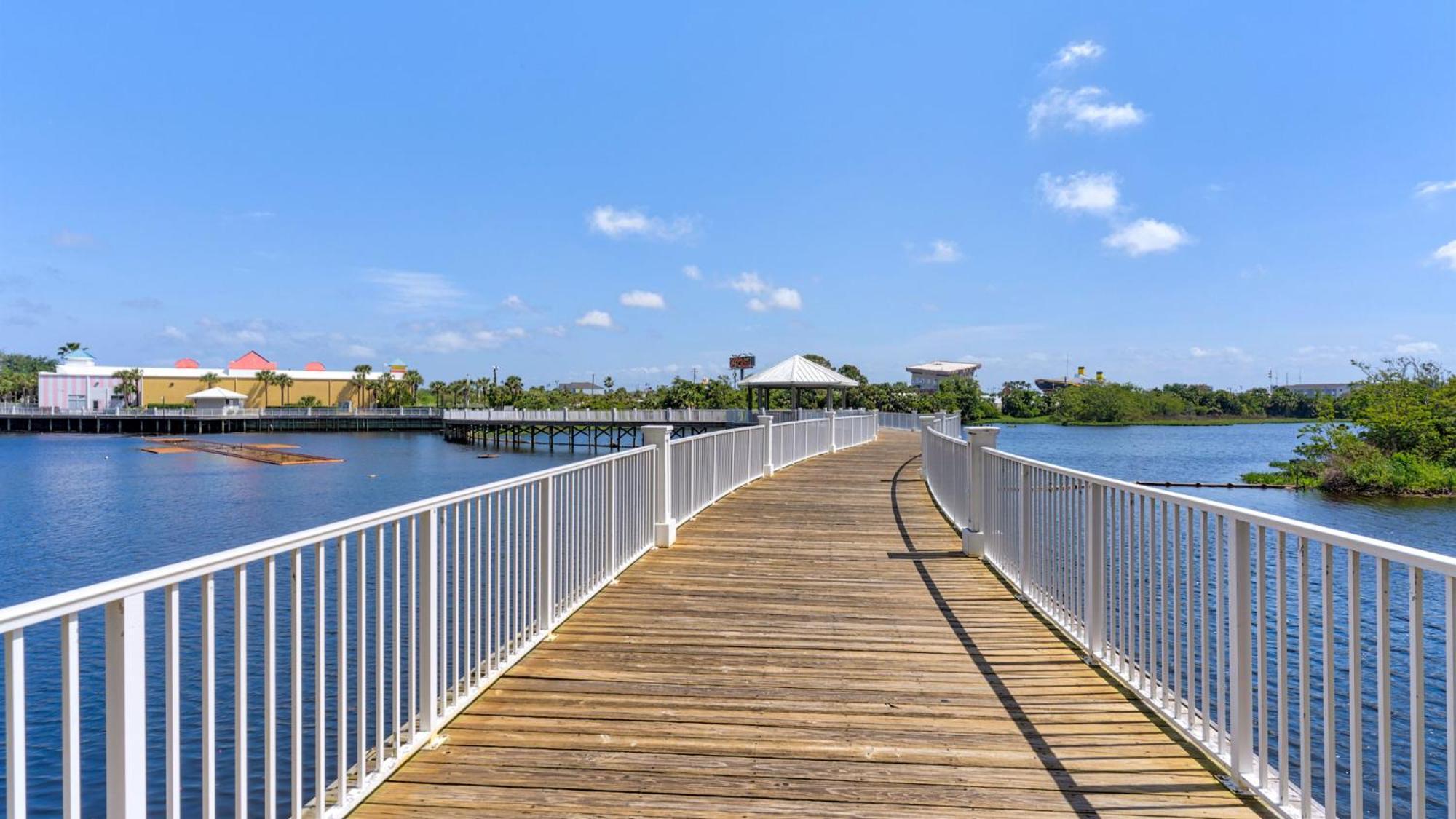 Laketown Wharf 1416! Holiday home *
